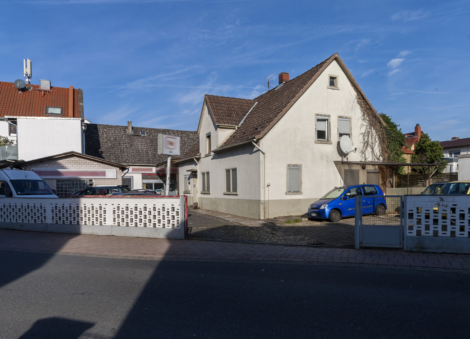 Wohnhaus mit Halle und KFZ- Werkstatt in Weiterstadt