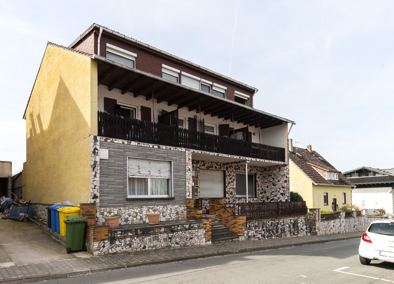 Mehrfamilienhaus auf großem Grundstück in schöner, ruhiger Wohnlage von Roßdorf